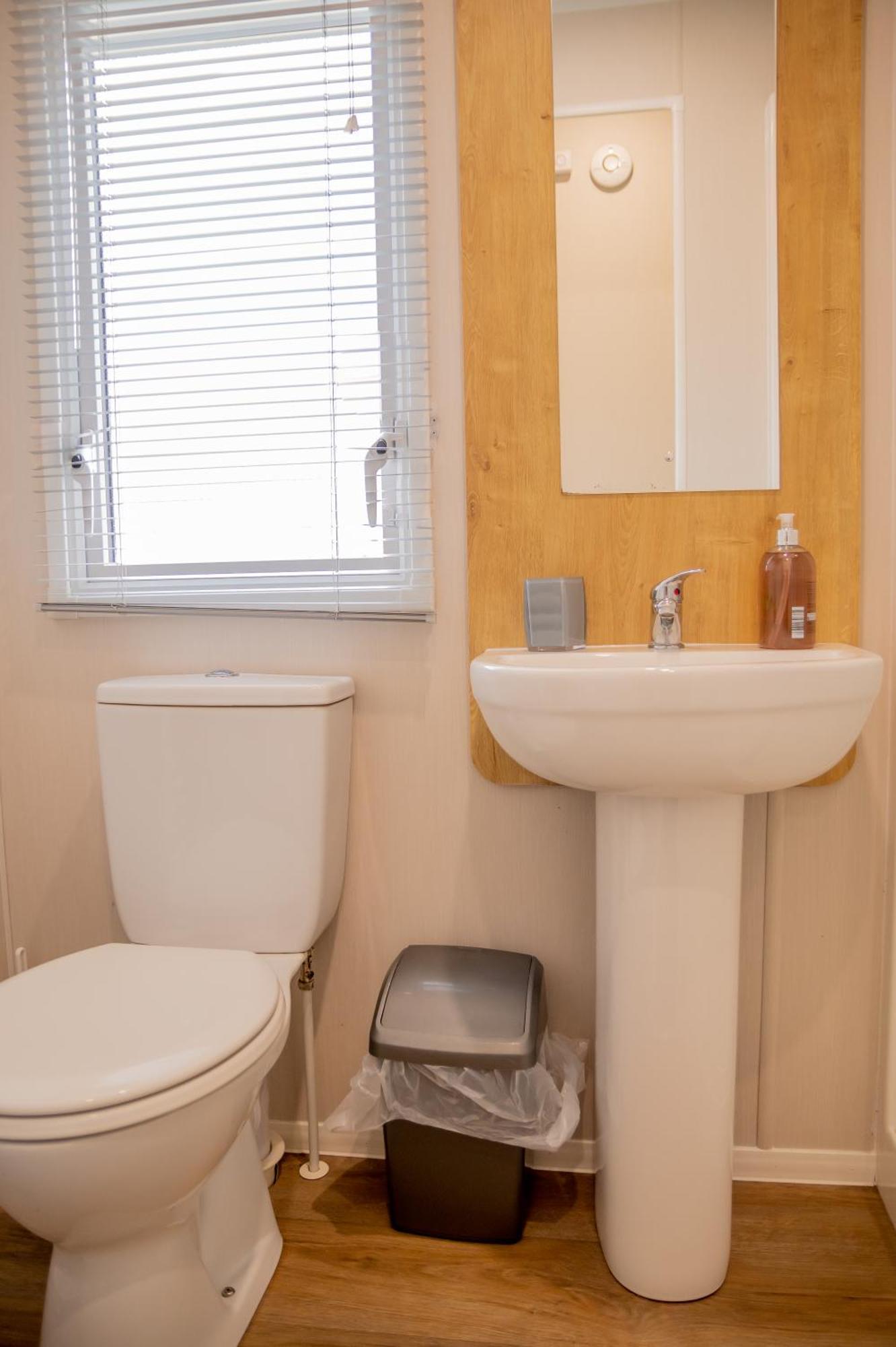 64 Lancaster The Lazy Willow 3 Bedroom Hot Tub Caravan Tattershall Lakes Exterior photo