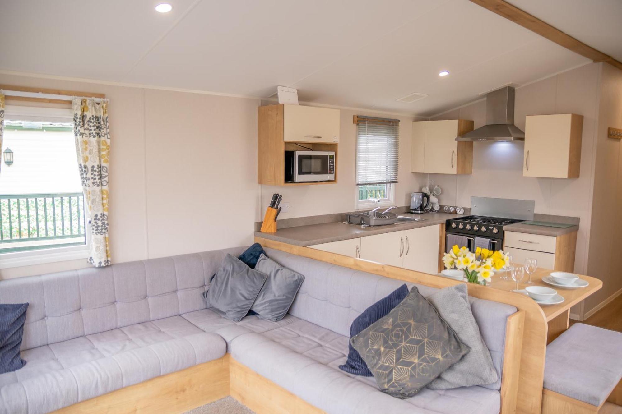 64 Lancaster The Lazy Willow 3 Bedroom Hot Tub Caravan Tattershall Lakes Exterior photo
