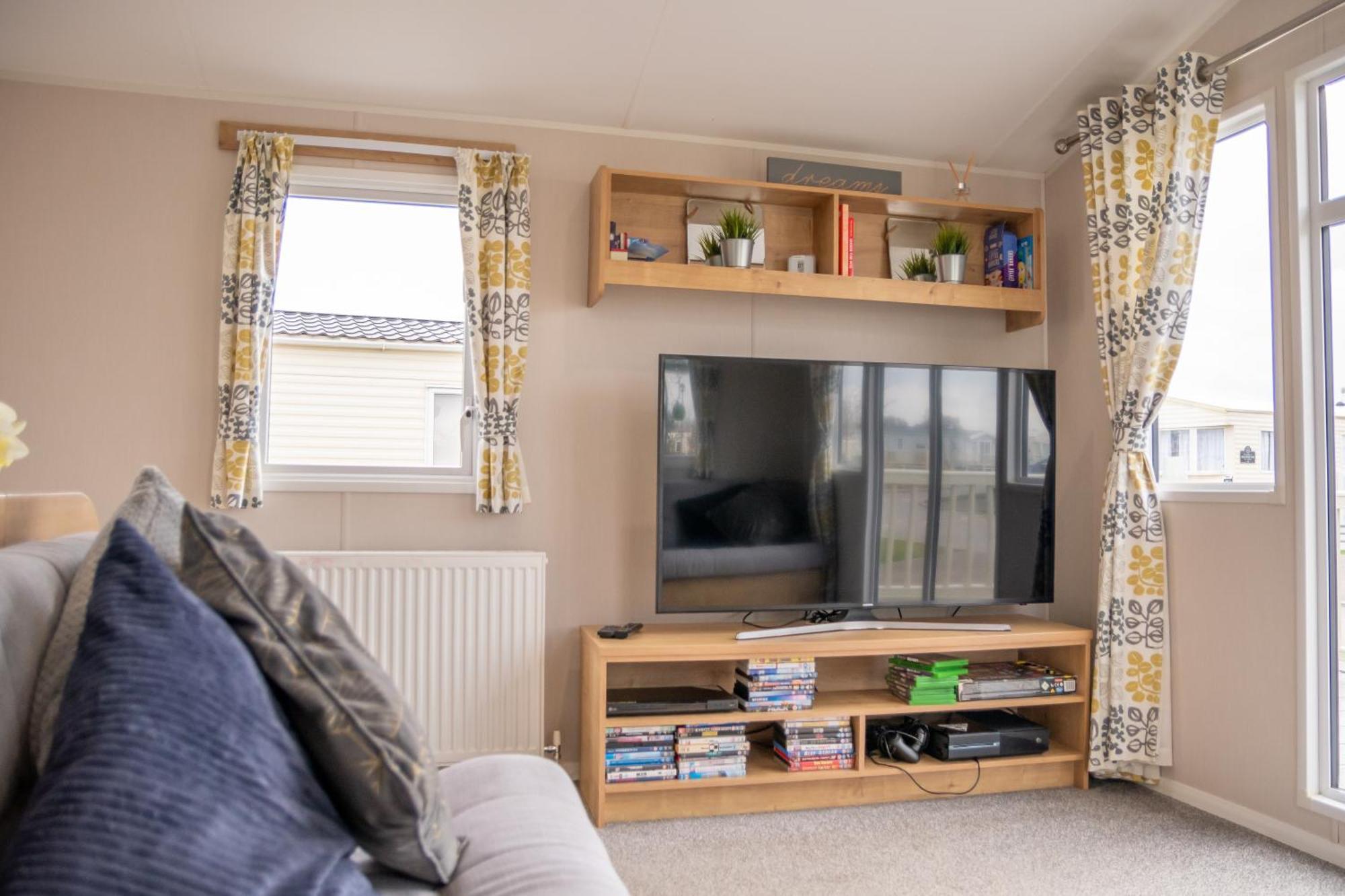 64 Lancaster The Lazy Willow 3 Bedroom Hot Tub Caravan Tattershall Lakes Exterior photo