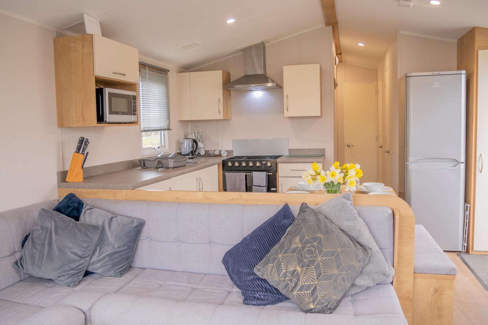 64 Lancaster The Lazy Willow 3 Bedroom Hot Tub Caravan Tattershall Lakes Exterior photo