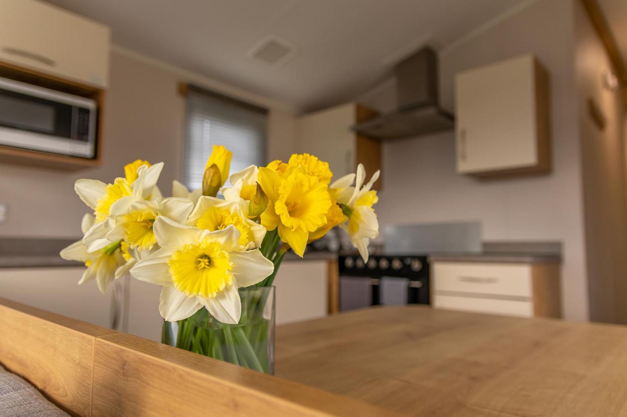 64 Lancaster The Lazy Willow 3 Bedroom Hot Tub Caravan Tattershall Lakes Exterior photo