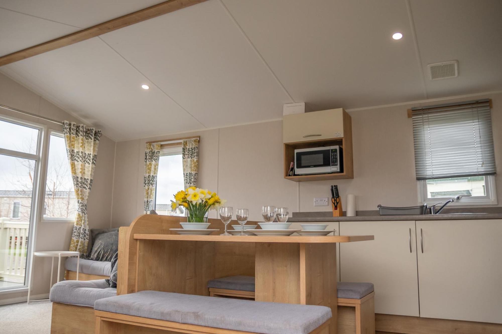 64 Lancaster The Lazy Willow 3 Bedroom Hot Tub Caravan Tattershall Lakes Exterior photo