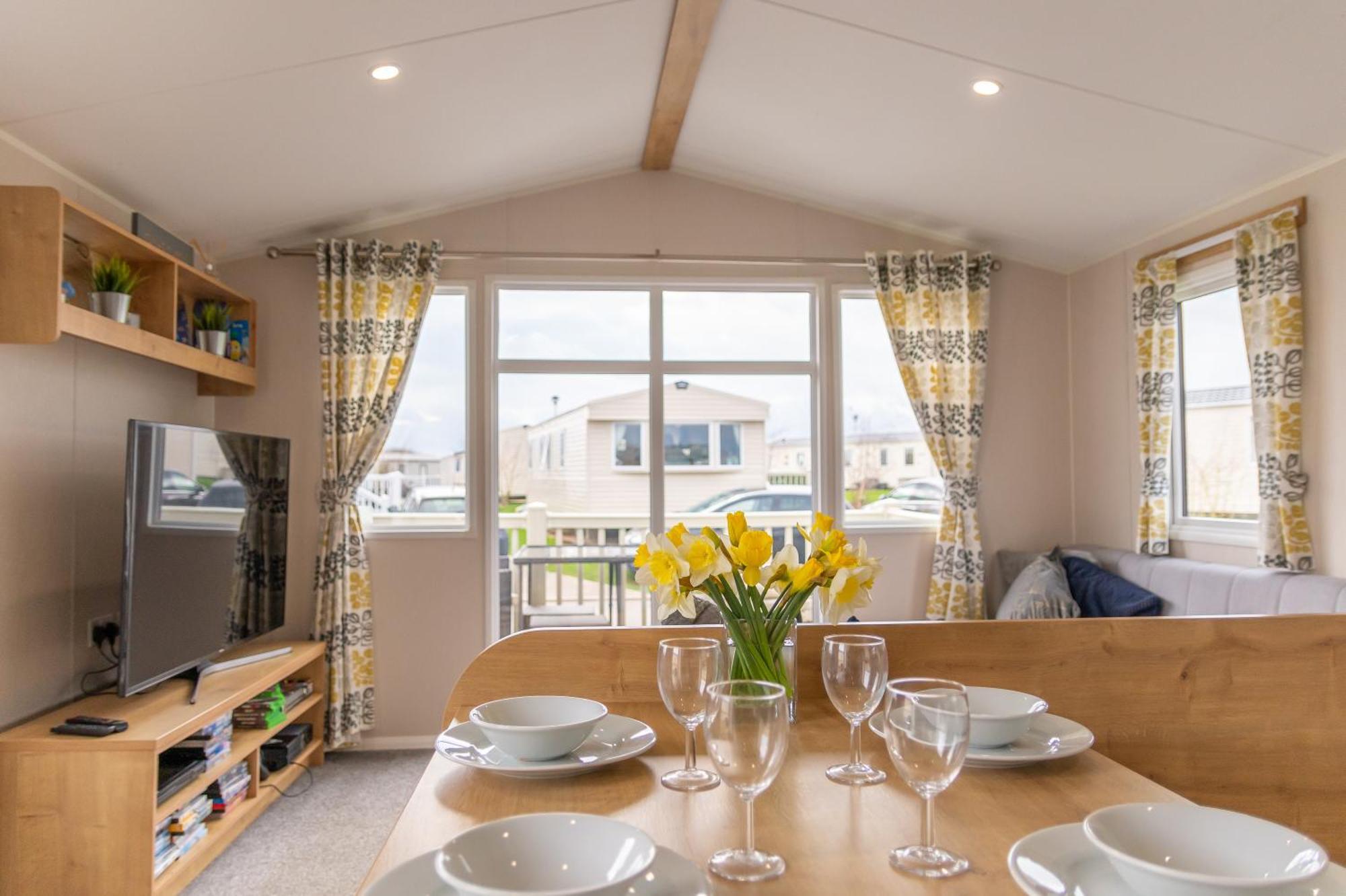 64 Lancaster The Lazy Willow 3 Bedroom Hot Tub Caravan Tattershall Lakes Exterior photo