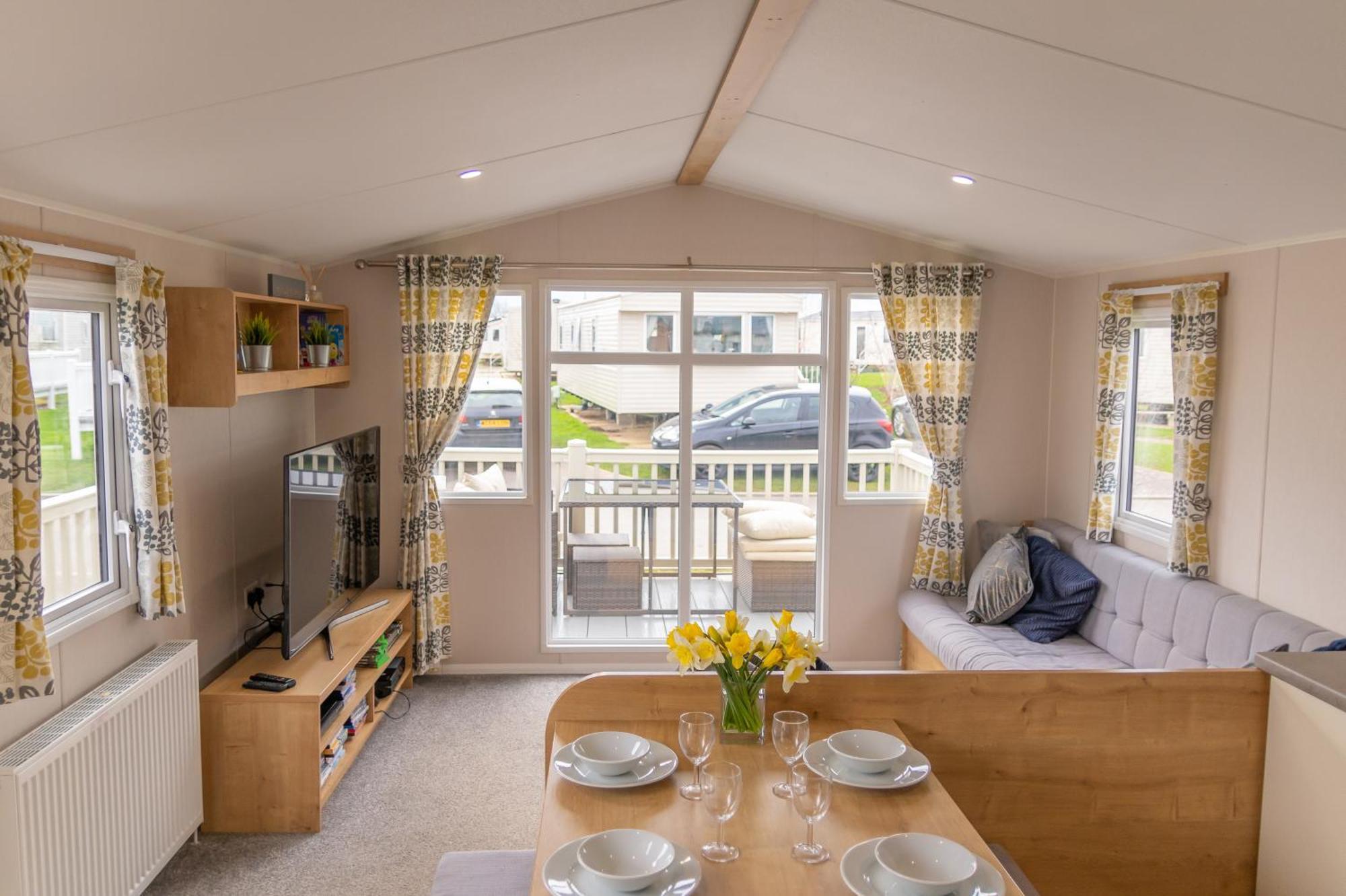 64 Lancaster The Lazy Willow 3 Bedroom Hot Tub Caravan Tattershall Lakes Exterior photo