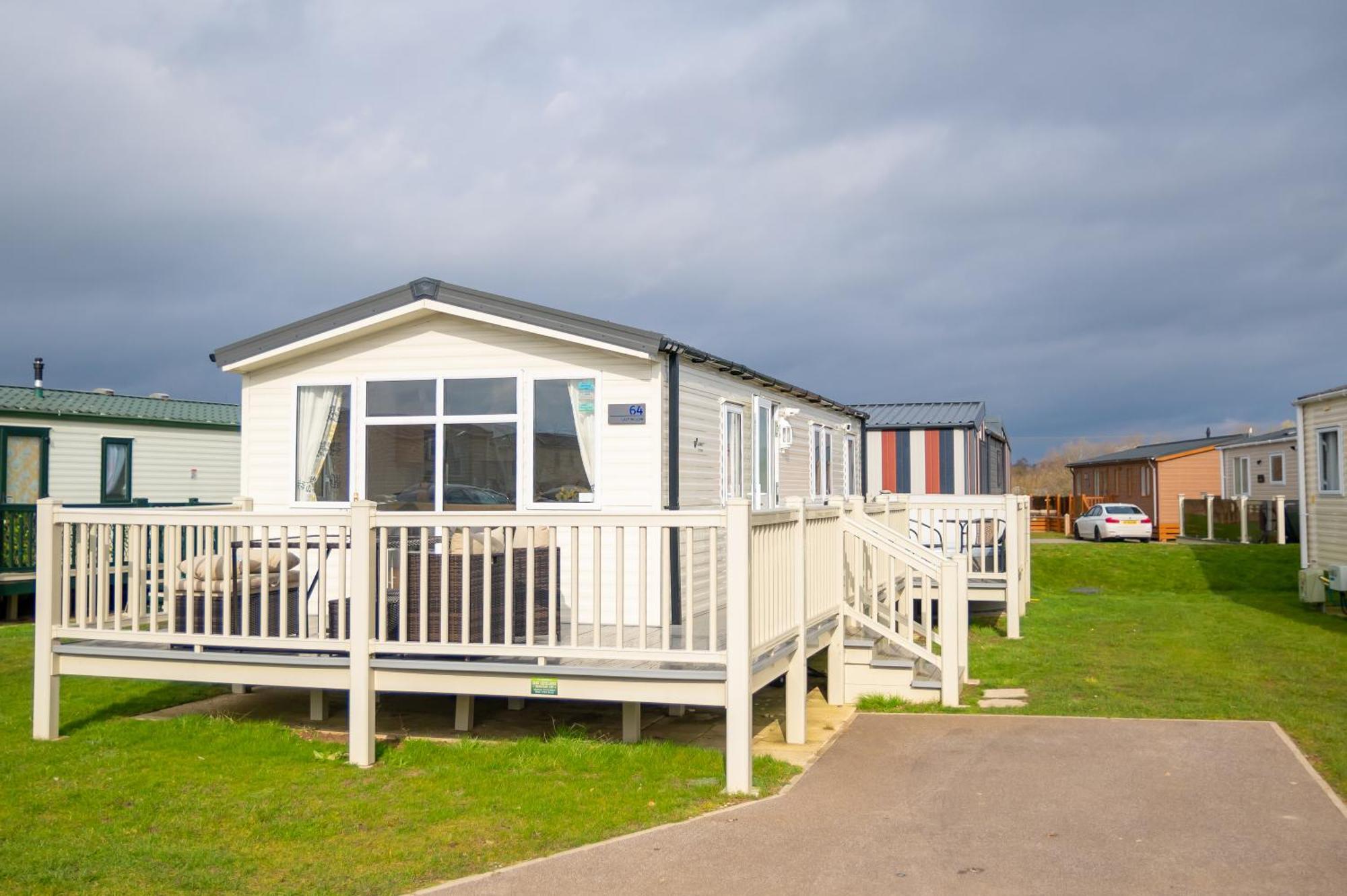 64 Lancaster The Lazy Willow 3 Bedroom Hot Tub Caravan Tattershall Lakes Exterior photo